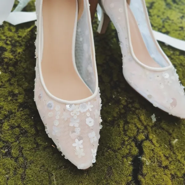 Elegante Weiß Handgefertigt Leder Perle Pailletten Brautschuhe 2023 6 cm Stilettos Spitzschuh Hochzeit Pumps Hochhackige