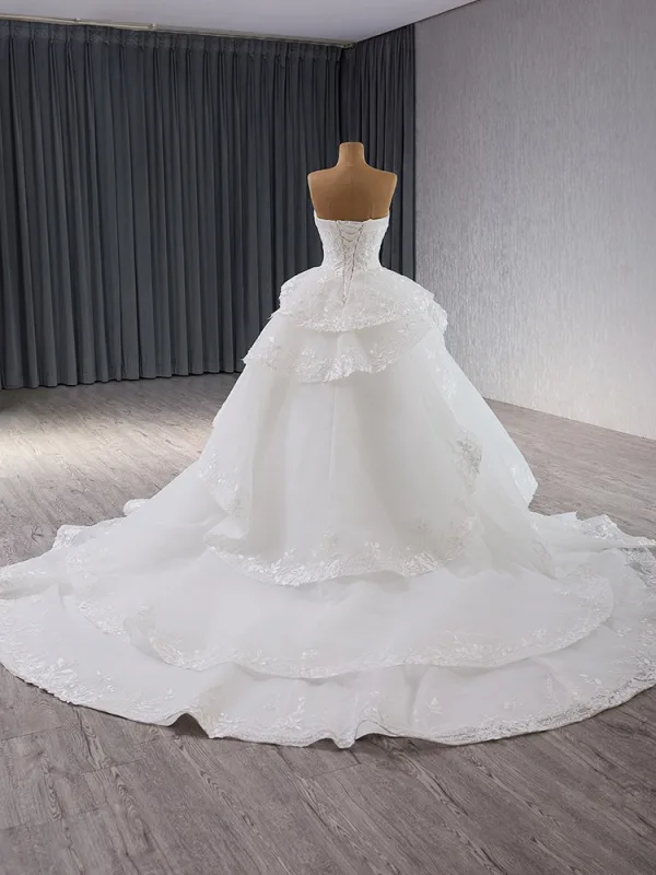 High-end Hvit Gripende Ruffles Blonder Blomst Brudekjoler 2024 Ballkjole Kjæreste Sløyfe Uten Ermer Ryggløse Royal Train Bryllup