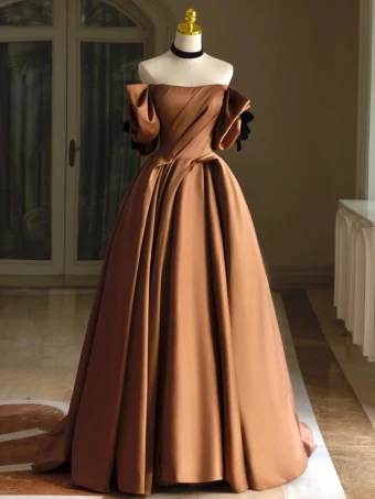 Style Audrey Hepburn Marron Satin Robe De Bal 2023 Princesse Bustier Manches Courtes Dos Nu Train De Balayage Robe De Ceremonie