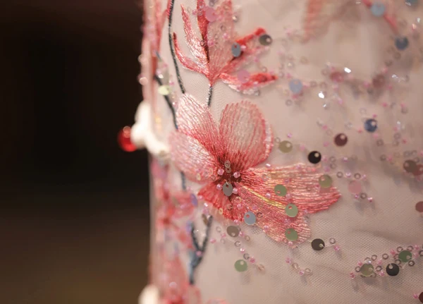 Chiński Styl Rumieniąc Różowy Cekiny Druk Wieczorowe Cheongsam 2024 Syrena / Rozkloszowane Wysokiej Szyi Kótkie Rękawy Długość Herbaty