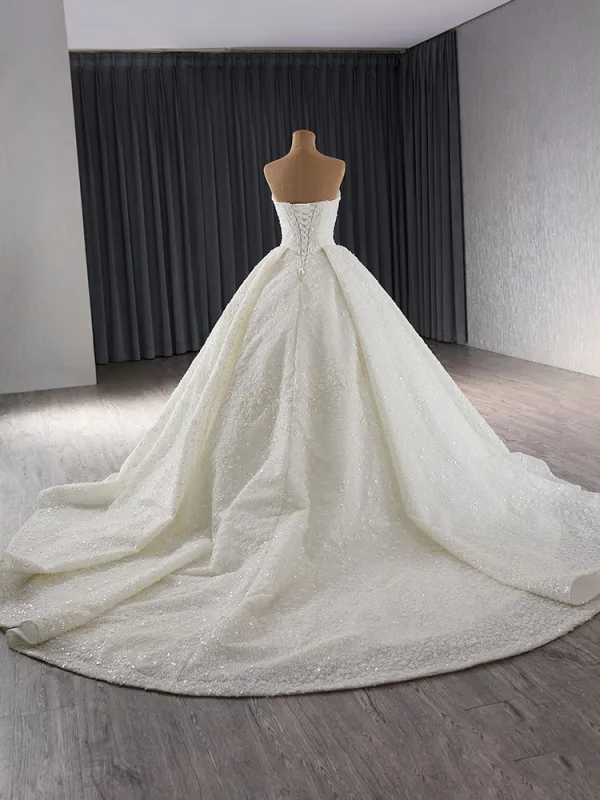 High End Weiß Handgefertigt Perlenstickerei Pailletten Applikationen Brautkleider / Hochzeitskleider 2024 Ballkleid Bandeau Ärmellos Rückenfreies Königliche Schleppe Hochzeit