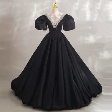 Audrey Hepburn Stil Svart Ballkjoler 2023 Ballkjole Rhinestone Scoop Halsen Puffy Korte Ermer Lange Ball Formelle Kjoler