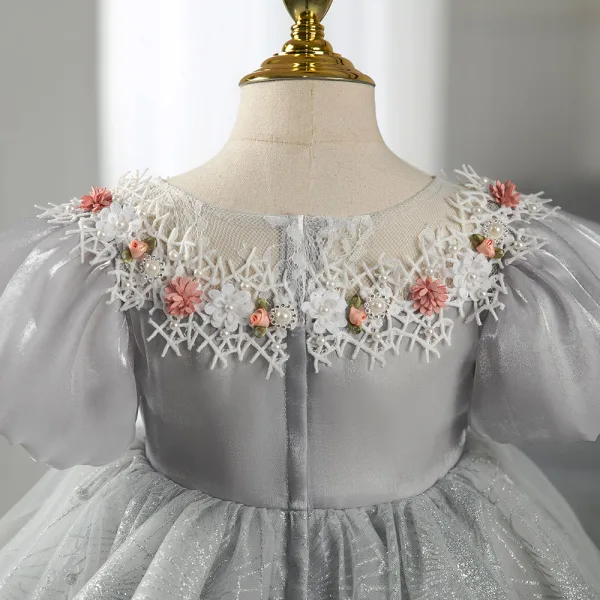Chic / Beautiful Grey Wedding Short Flower Girl Dresses 2022 Ball Gown Scoop Neck Puffy Short Sleeve Pearl Sequins Appliques Flower Girl Dresses