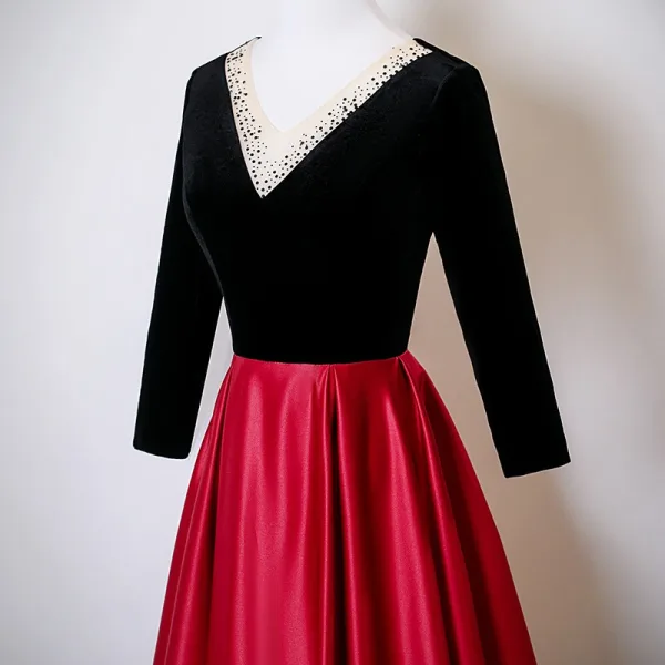 Elegant Burgundy Rhinestone Mother Of The Bride Dresses 2025 A-Line / Princess V-Neck Long Sleeve Backless Floor-Length / Long