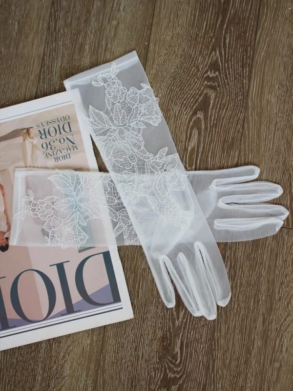 Vintage / Retro White Lace Flower Wedding Bridal Gloves 2025 Tulle