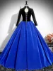 Vintage / Retro Royal Blue Beading Lace Flower Velvet Prom Dresses 2024 Ball Gown V-Neck Long Sleeve Backless Floor-Length / Long Prom Formal Dresses