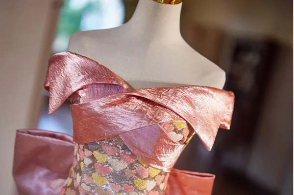 Charmant Rose Bonbon Forme de coeur Paillettes Robe De Bal 2024 Trompette / Sirène De l'épaule Sans Manches Dos Nu Noeud Train De Balayage Satin Promo Robe De Ceremonie