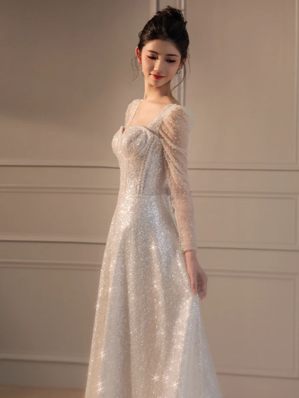 Glitzernden Leichtes Ivory / Creme Perlenstickerei Perle Brautkleider / Hochzeitskleider 2024 A Linie Eckiger Ausschnitt Lange Ärmel Rückenfreies Sweep / Pinsel Zug Hochzeit