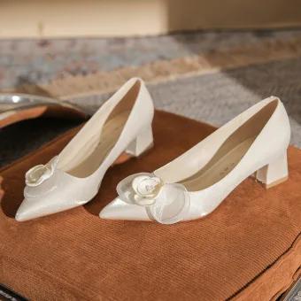 Elegant Ivory Prom Appliques Pumps 2023 Satin 5 Cm Thick Heels Pointed Toe Pumps High Heels
