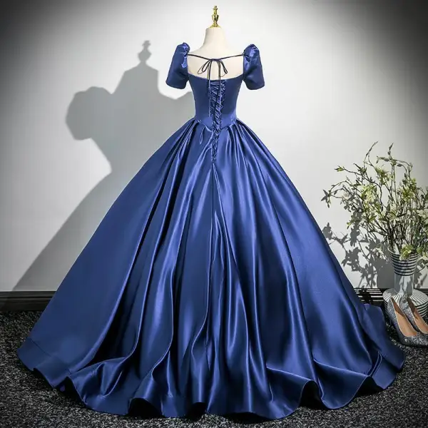 Vintage / Originale Bleu Marine Satin Robe De Bal 2025 Robe Boule Encolure Carrée Manches Courtes Dos Nu Noeud Train De Balayage Promo Robe De Ceremonie