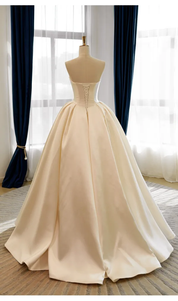 Luxe Ivoire Fait main Faux Diamant Satin Robe De Mariée 2026 Robe Boule Bustier Sans Manches Dos Nu Longue
