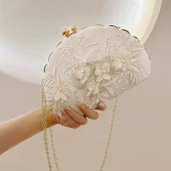 Chinese Style White Handmade Pearl 3d Lace Satin Street Wear Clutch Bags 2023