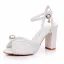 Élégant Blanche Perle Bride Cheville Chaussure De Mariée 2025 9 cm Talons Épais Peep Toes / Bout Ouvert Mariage Sandales Talons Hauts