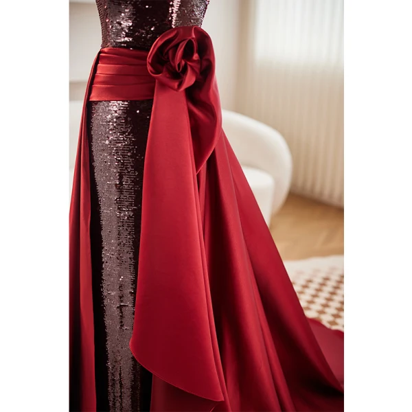 Sexy Burgunderrot Pailletten Satin Abendkleider 2023 A Linie Bandeau Schleife Ärmellos Rückenfreies Sweep / Pinsel Zug Abend Festliche Kleider