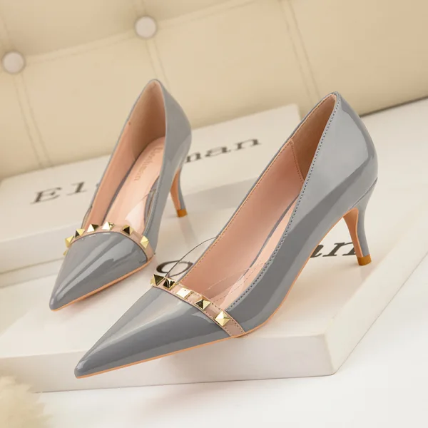 Sexy Black Patent Leather Evening Party Pumps 2022 Rivet 6 cm Stiletto Heels Pointed Toe Pumps High Heels