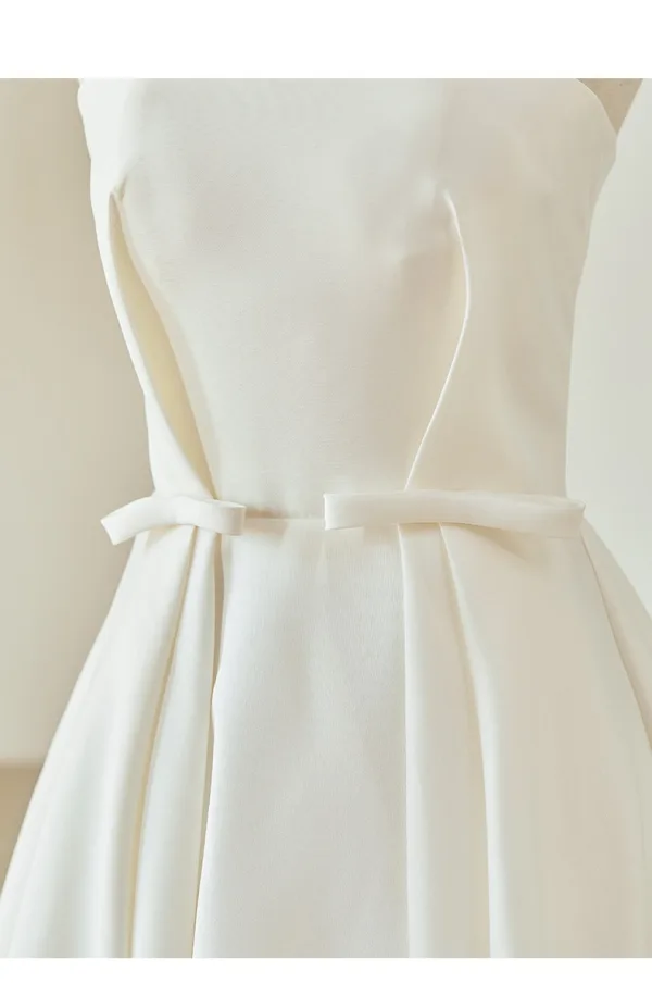Elegant Elfenben Satin Sløyfe Brudekjoler 2026 Prinsesse Strapless Uten Ermer Ryggløse Feie Tog