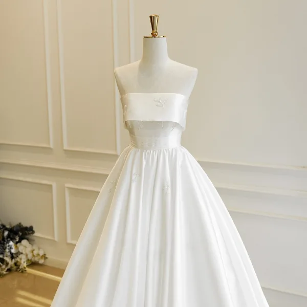 Haut de Gamme Vintage / Originale Blanche Perlage Paillettes Satin Robe De Mariée 2026 Princesse Bustier Sans Manches Dos Nu Longue