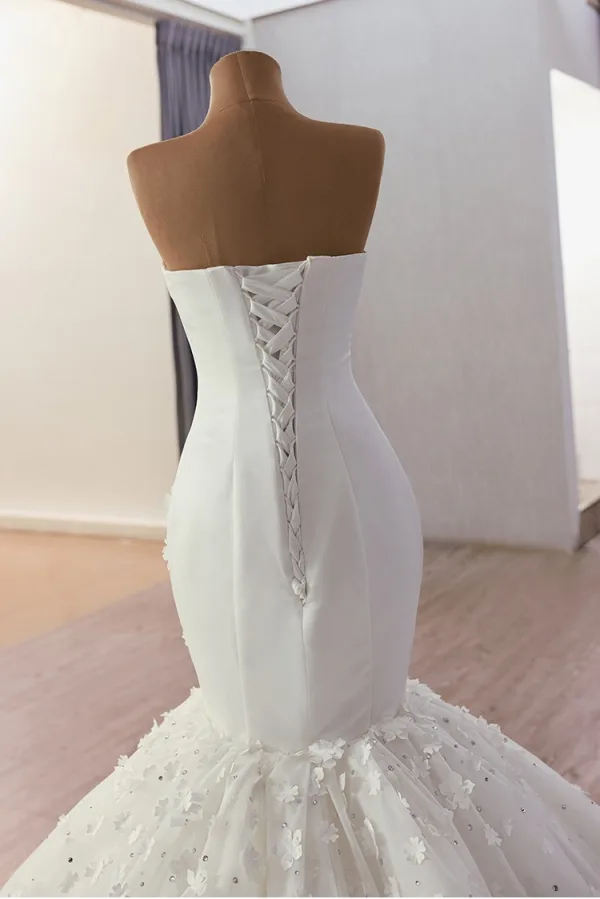High End Weiß Strass Applikationen Satin Brautkleider / Hochzeitskleider 2025 Meerjungfrau Bandeau Ärmellos Rückenfreies Kapelle-Schleppe Hochzeit