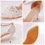 Chic / Belle Blanche En Dentelle Fleur Perle Faux Diamant Chaussure De Mariée 2023 9 cm Talons Aiguilles À Bout Pointu Mariage Talons Hauts