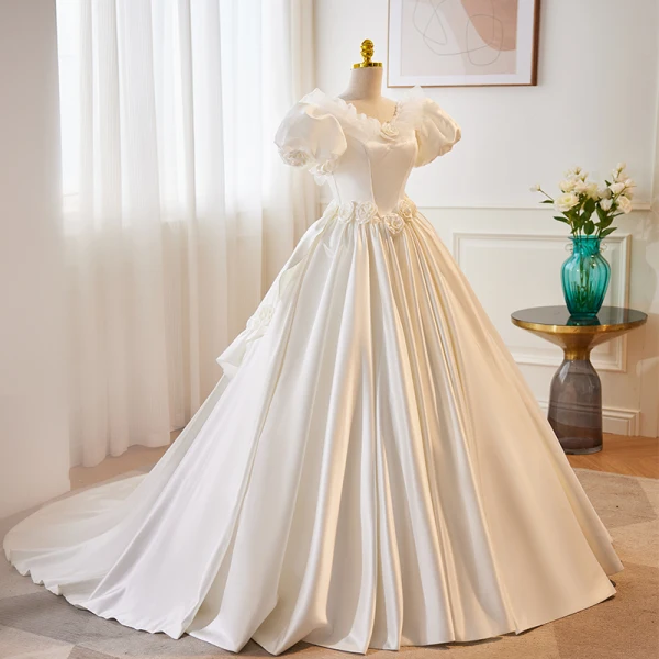 Elegant White Appliques Satin Wedding Dresses 2023 Ball Gown Scoop Neck Puffy Short Sleeve Backless Sweep Train Wedding