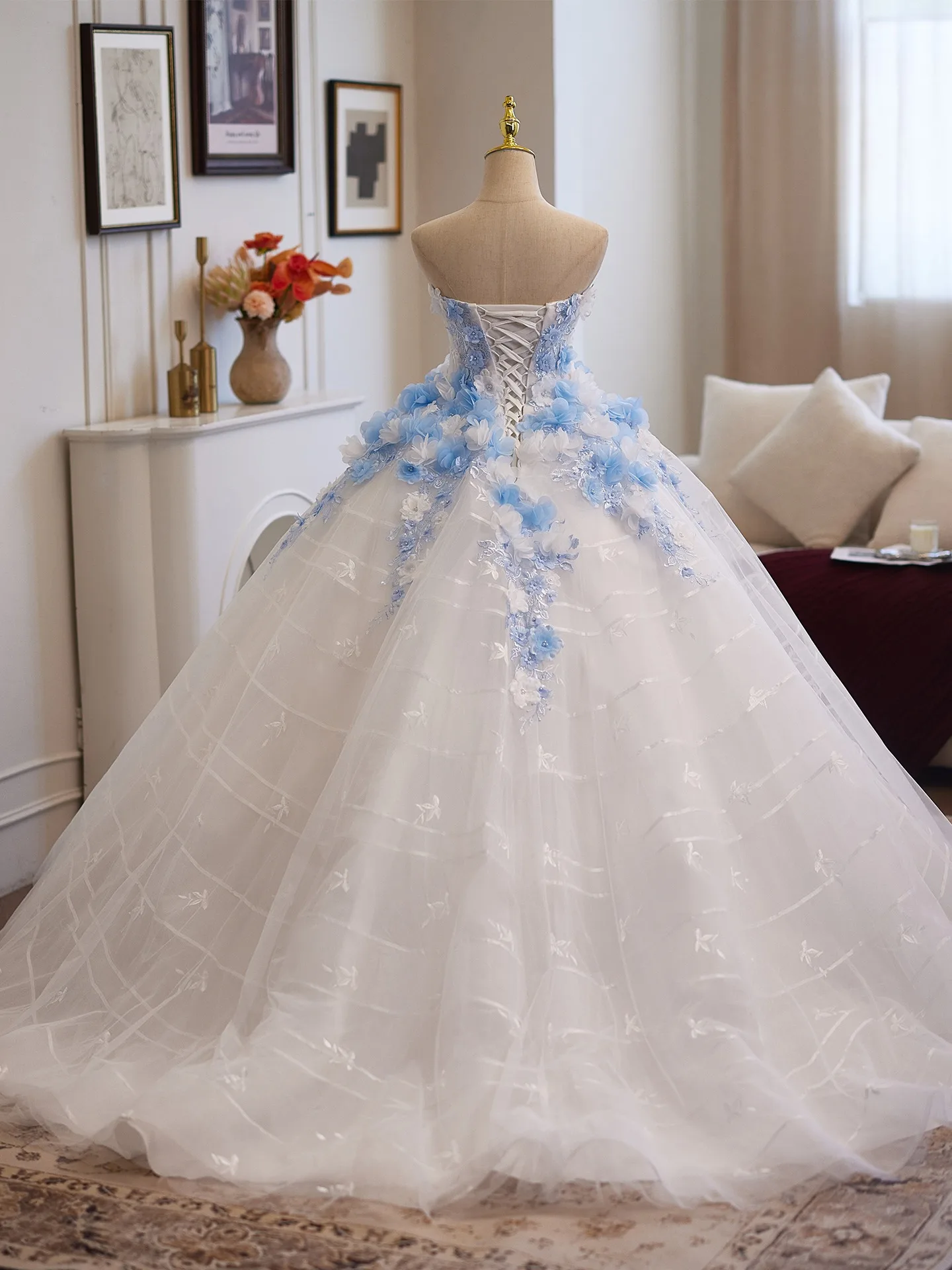 Charming High End White Handmade Pearl Lace Flower Appliques Prom Dresses  2025 Ball Gown Strapless Sleeveless Backless Sweep Train