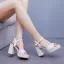 Élégant Blanche Perle Chaussure De Mariée 2025 9 cm Talons Épais Peep Toes / Bout Ouvert Mariage Sandales Talons Hauts