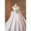 Klassisch Weiß Applikationen Satin Schleife Brautkleider / Hochzeitskleider 2025 Ballkleid Bandeau Ärmellos Rückenfreies Sweep / Pinsel Zug Hochzeit