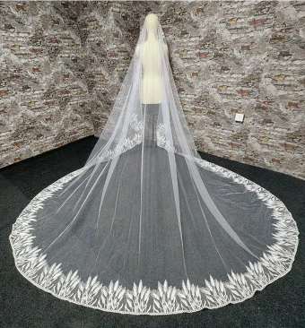 Elegant White Lace Flower Wedding Veils 2024
