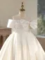 Elegante Ivory / Creme Satin Schleife Hochzeit Blumenmädchenkleider 2026 Ballkleid Rundhalsausschnitt Kurze Ärmel Rückenfreies Lange