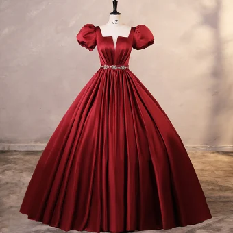 Élégant Bordeaux Satin Robe De Bal 2023 Robe Boule Encolure Carrée Gonflée Manches Courtes Dos Nu Faux Diamant Ceinture Longue Promo Robe De Ceremonie