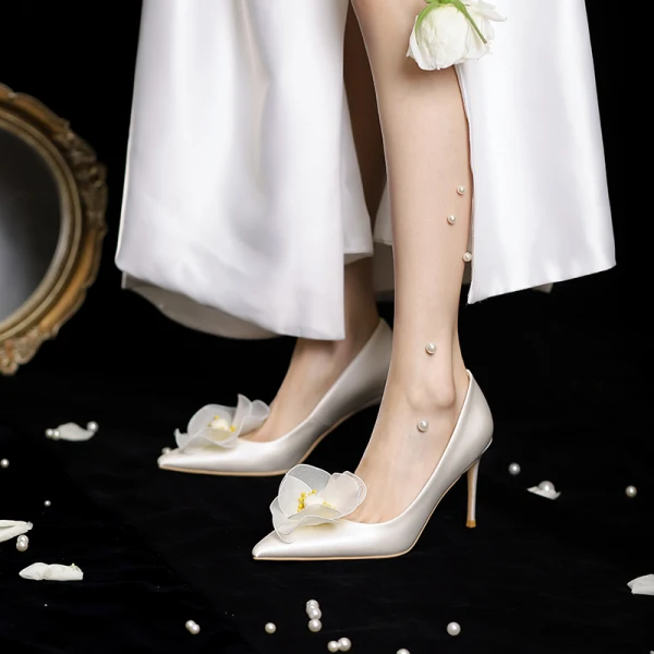 Eleganta Elfenben Appliqués Satin Brudskor Högklackade 2022 8 cm Stilettklackar Spetsiga Bröllop Pumps