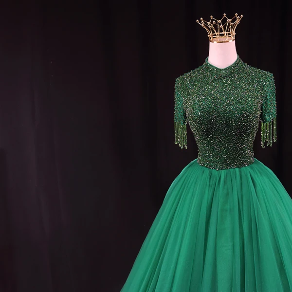 Haut de Gamme Vert Fait main Perlage Paillettes Robe De Bal 2022 Robe Boule Col Haut Faux Diamant Gland Manches Courtes Dos Nu Longue Robe De Ceremonie