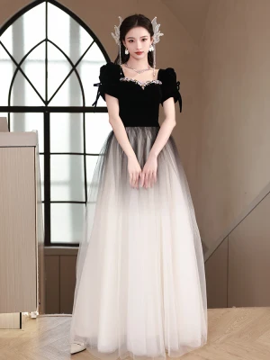 Mote Svart Rhinestone Ballkjoler 2024 Prinsesse Firkantet Hals Korte Ermer Ryggløse Sløyfe Sash Lange Ball Formelle Kjoler