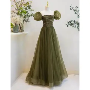 Simple Vert Trèfle Paillettes Robe De Bal 2022 Princesse Encolure Carrée Gonflée Manches Courtes Dos Nu Longue Promo Robe De Ceremonie