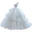 Vintage / Originale Haut de Gamme Blanche Volants en Cascade Robe De Mariée Robe Boule 2022 Une épaule Sans Manches Dos Nu Faux Diamant Tribunal Train Mariage