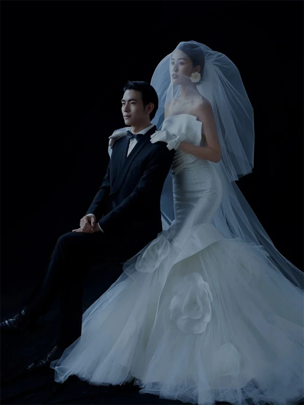Simple Ivoire Robe De Mariée 2022 Trompette / Sirène Bustier Sans Manches Appliques Dos Nu Chapel Train Mariage