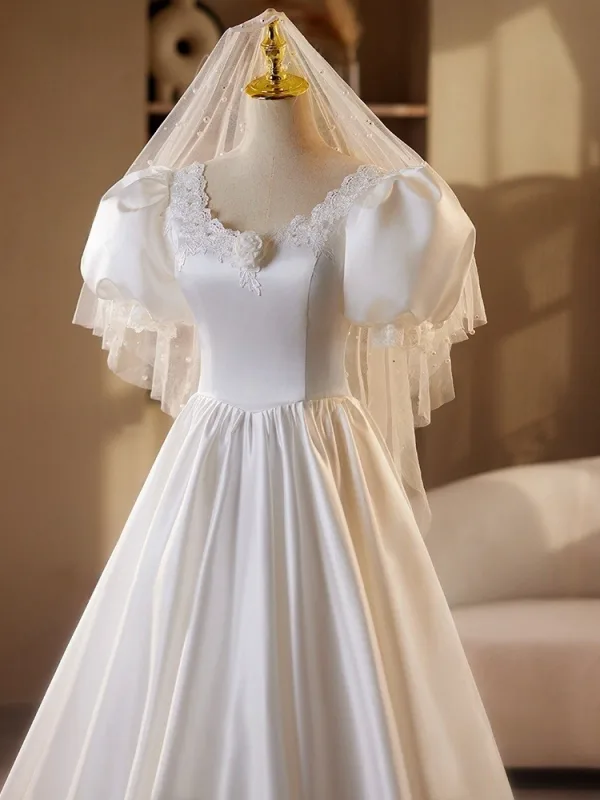 Vintage / Originale Blanche En Dentelle Fleur Satin Robe De Mariée 2025 Robe Boule V-Cou Gonflée Manches Courtes Dos Nu Longue