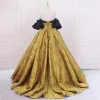 Vintage / Retro Black Gold Printing Prom Dresses 2023 Ball Gown Satin Off-The-Shoulder Puffy Short Sleeve Backless Sweep Train Prom Formal Dresses
