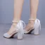 Piękne Białe Perła Z Paskiem Kokarda Satyna Buty Ślubne 2024 7 cm Grubym Obcasie Peep Toe Ślub Sandały Wysokie Obcasy