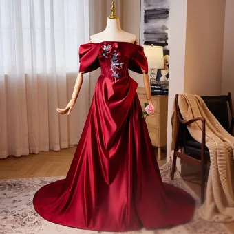 Élégant Bordeaux Paillettes En Dentelle Fleur Satin Robe De Bal 2024 Princesse De L Épaule Manches Courtes Dos Nu Train De Balayage Promo Robe De Ceremonie