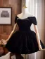 Chic / Belle Noire Faux Diamant Paillettes de retour Courte Velours Robe De Graduation 2025 Princesse De l'épaule Manches Courtes Dos Nu