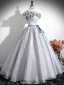 Élégant Argenté Robe De Bal 2024 Robe Boule Volants De l'épaule Sans Manches Noeud Ceinture Dos Nu Longue Promo Robe De Ceremonie
