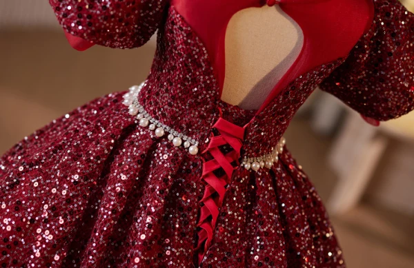 Scintillantes Bordeaux Perlage Perle Faux Diamant Paillettes Anniversaire Robe Ceremonie Fille 2024 Robe Boule Encolure Dégagée Manches Courtes Dos Nu Longue