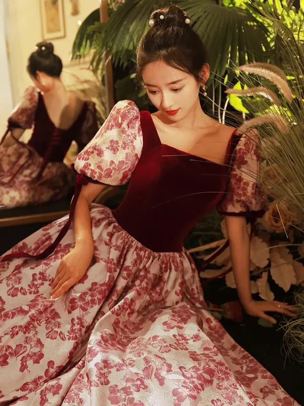 Fine Burgunder Printing Selskapskjoler 2022 Prinsesse Suede Firkantet Hals Puffy Korte Ermer Ryggløse Lange Polyester Aften Formelle Kjoler