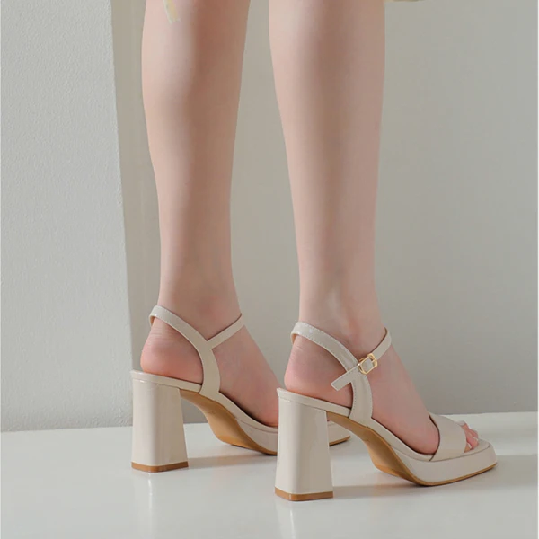 Mode Noire Vêtement de rue Cuir Verni Sandales Femme 2023 Bride Cheville 8 cm Talons Épais Peep Toes / Bout Ouvert Sandales Talons Hauts
