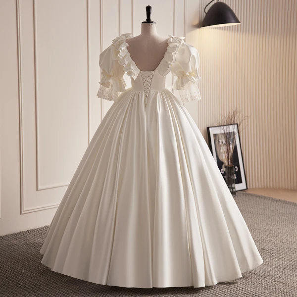 Vintage / Retro Audrey Hepburn Style Ivory Pearl Rhinestone Wedding Dresses 2023 Ball Gown Satin Ruffle V-Neck Bow Short Sleeve Backless Floor-Length / Long Wedding