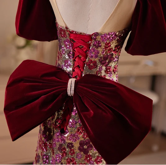 Scintillantes Bordeaux Paillettes Fleur Robe De Bal 2024 Trompette / Sirène Encolure Carrée Manches Courtes Dos Nu Noeud Train De Balayage Promo Robe De Ceremonie