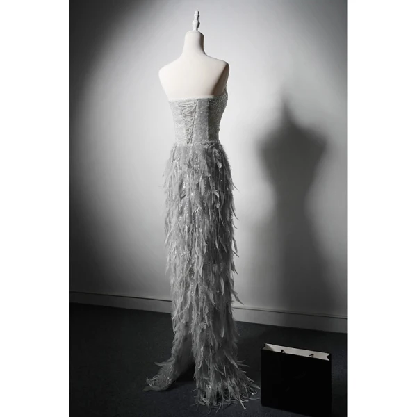 Charmant Gris Paillettes Plumes Dansant Robe De Soirée 2024 Trompette / Sirène Bustier Sans Manches Dos Nu Longue Soirée Robe De Ceremonie