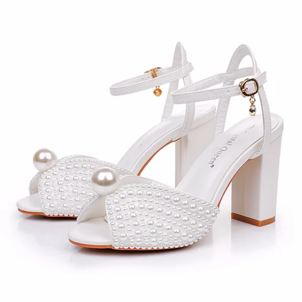 Élégant Blanche Perle Bride Cheville Chaussure De Mariée 2025 9 cm Talons Épais Peep Toes / Bout Ouvert Mariage Sandales Talons Hauts
