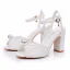 Élégant Blanche Perle Bride Cheville Chaussure De Mariée 2025 9 cm Talons Épais Peep Toes / Bout Ouvert Mariage Sandales Talons Hauts